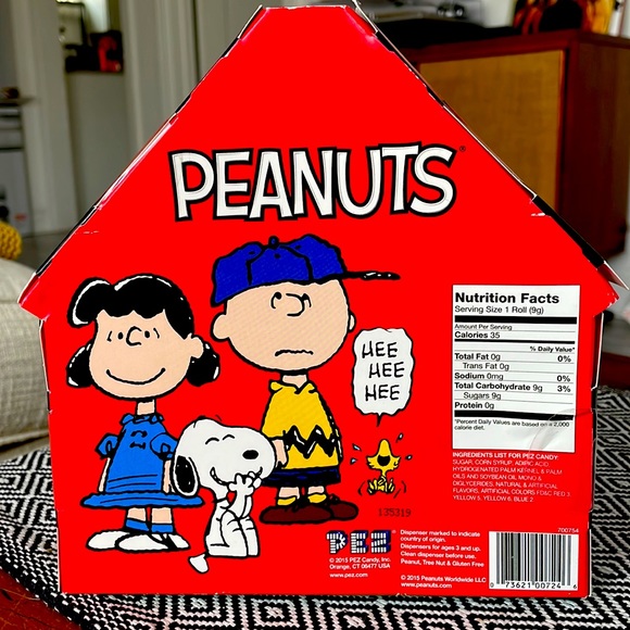 Peanuts limited edition PEZ dispenser set - Picture 2 of 2